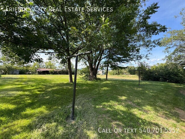 Building Photo - 230 N Sunset Dr