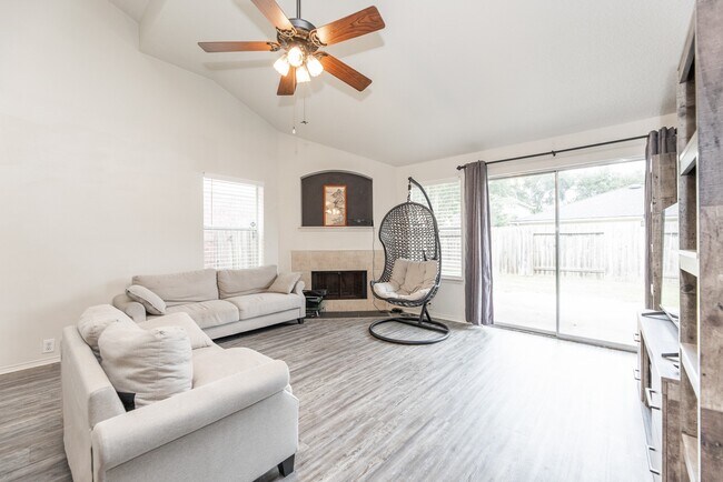 Foto del edificio - 6815 Lauderwick Ct