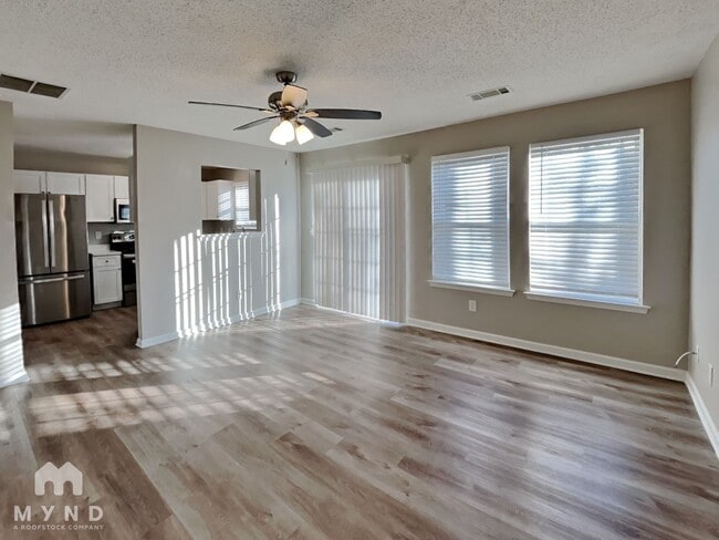 Building Photo - 1666 Hallmark Hills Dr