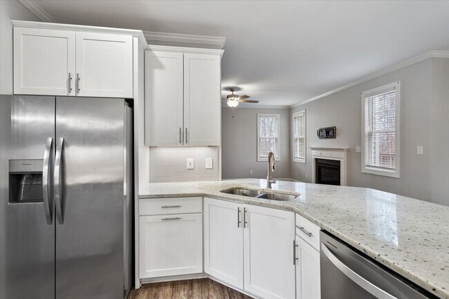 Foto del edificio - Charming 4 Bed, 3Bath in Clayton, NC