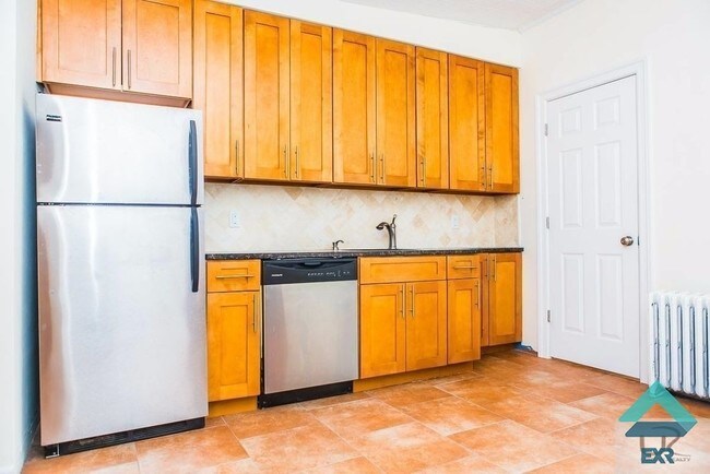 Building Photo - 472 41st St