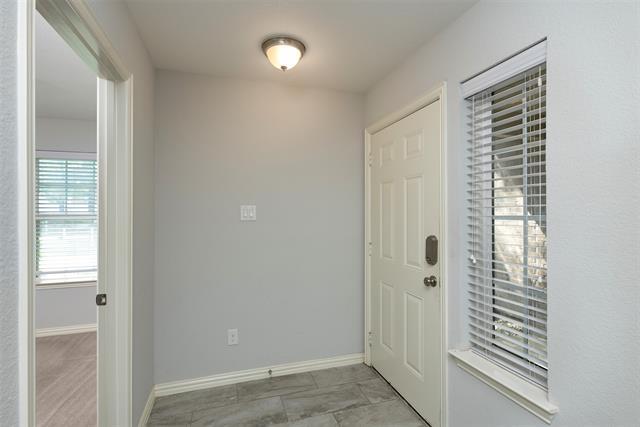 Building Photo - 831 Summercreek Dr