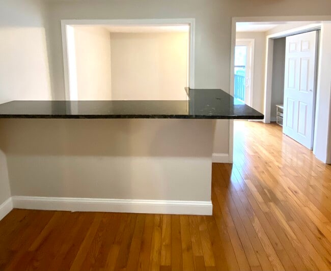 Foto del edificio - 161 Bennington St