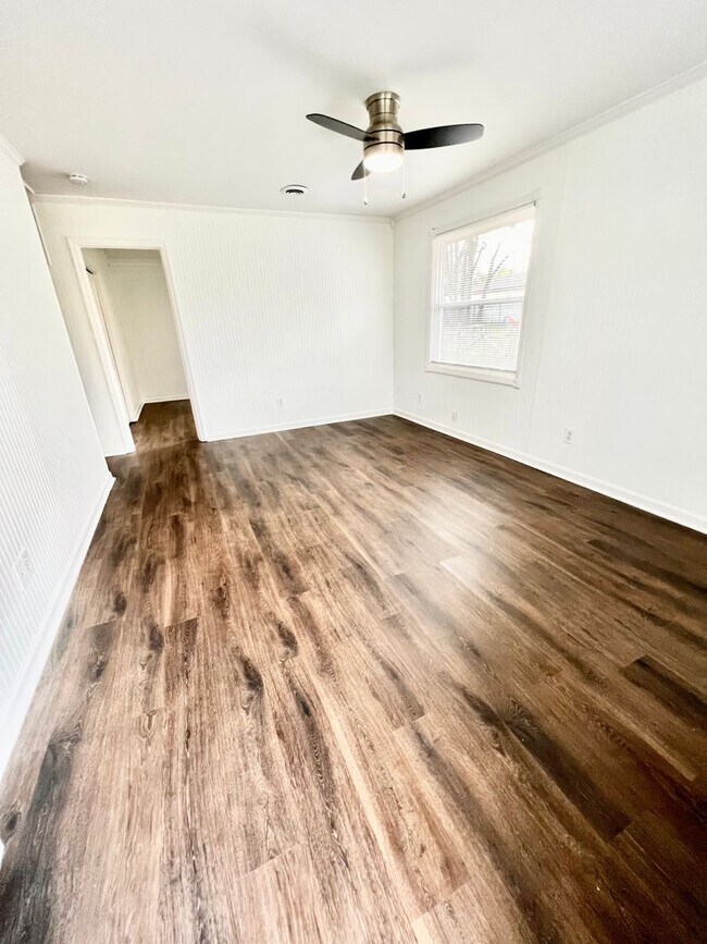 Photo - Available Now! 2 bed 1 bath Duplex in Madi... House