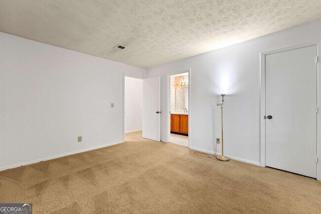 Foto del edificio - 1306 McClelen Way