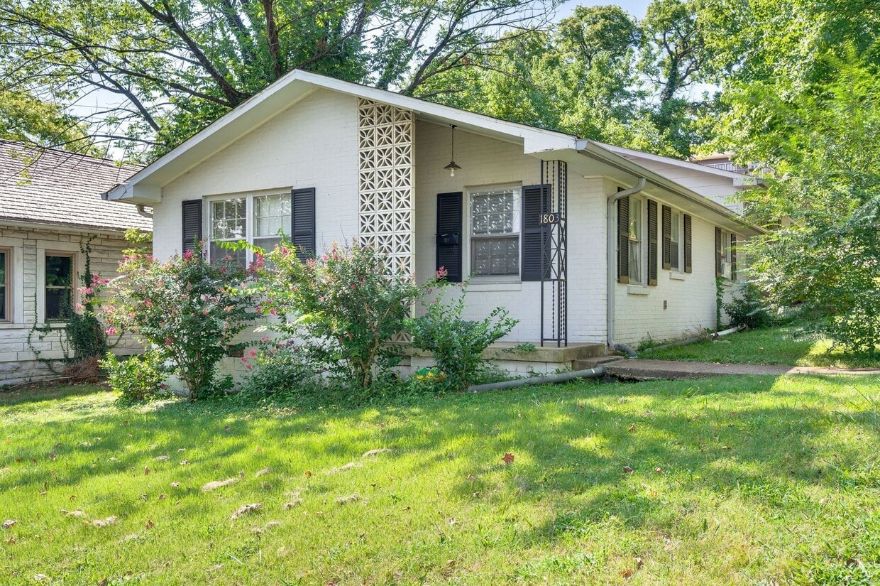 Foto principal - Amazing 2BR/1BA in the Heart of Hillsboro ...