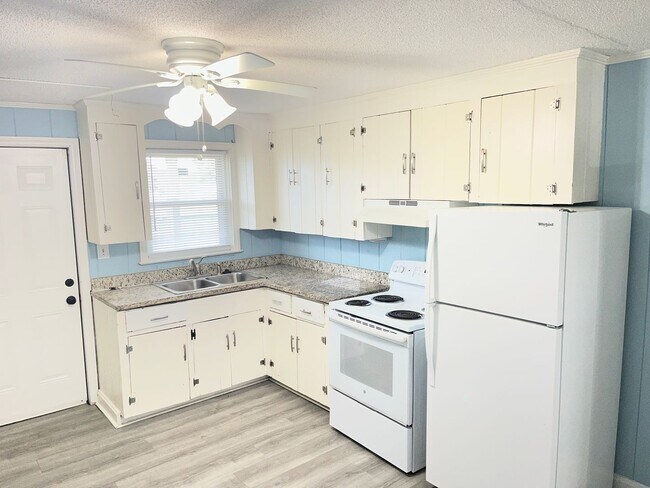Building Photo - ONE MONTH FREE with an eighteen-month lease. Two Blocks to the Beach - Two-Bedroom Condo! Availab...