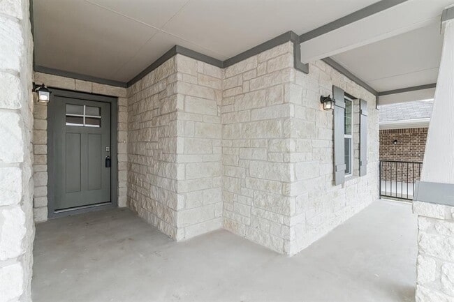 Building Photo - 309 Pedernales Ln