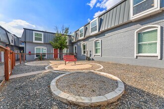 Building Photo - 5005 Manor Rd