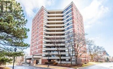 Building Photo - 15 La Rose Ave