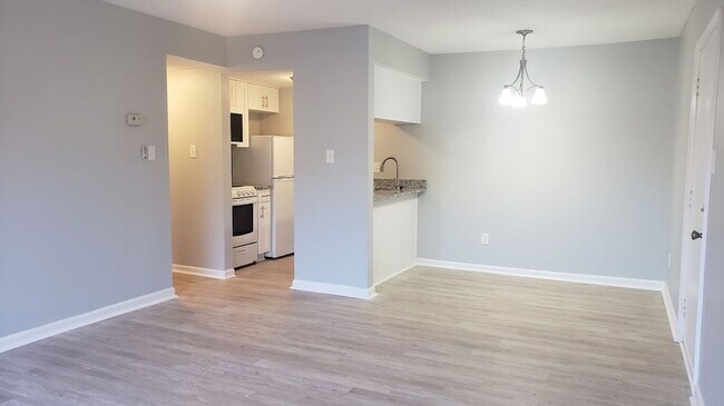 Building Photo - COMPLETELY RENOVATED
