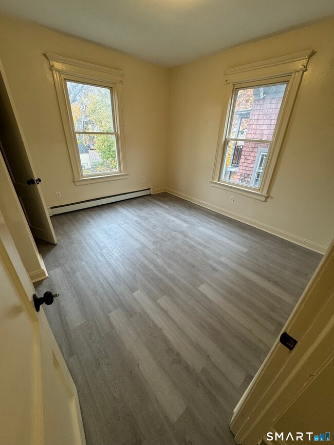 Foto del edificio - 304 Shelton Ave