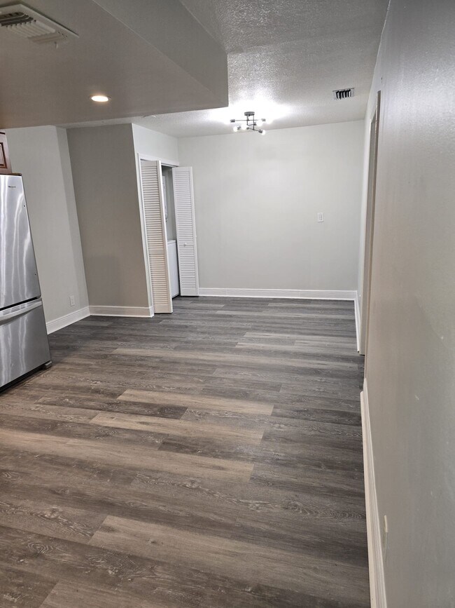 Foto del edificio - 7803 NW 38th St