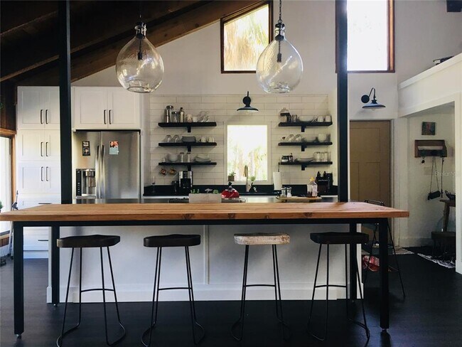 Foto del edificio - 205 Fairway Dr.