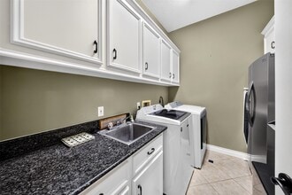 Building Photo - 16410 Emilia Ct