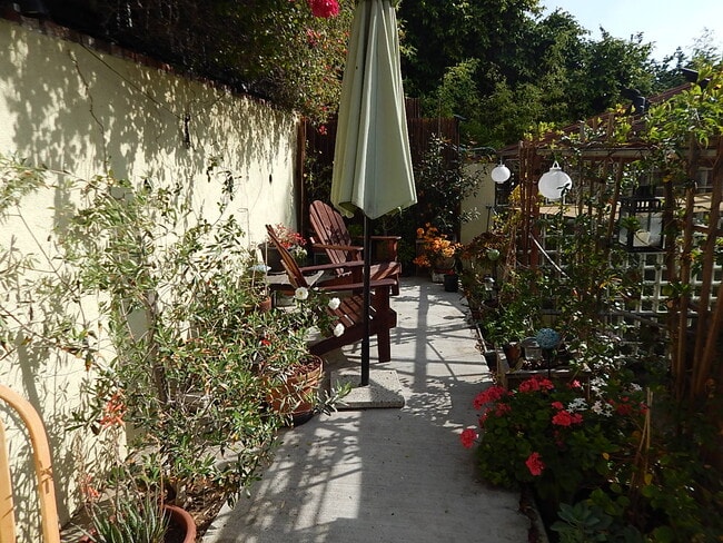 Entrance Patio - 2040 Whitley Ave
