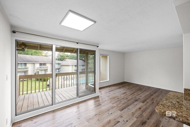 Building Photo - 2058 Sea Cliff Dr N