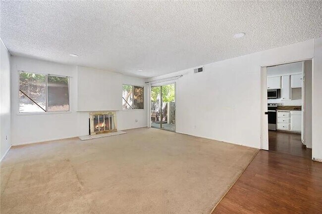 Foto del edificio - 2645-2649 S Whitney Blvd