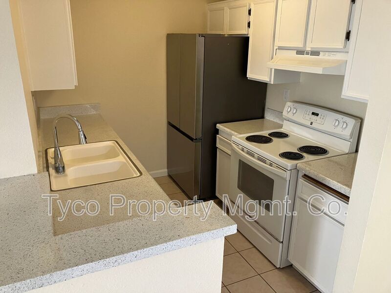 Foto principal - 6111 Rancho Mission Rd