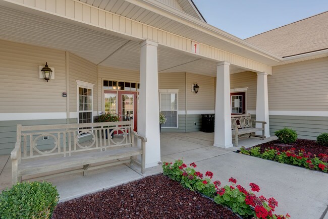 Entrada a la casa club - The Grove at Cheney - Historical Access