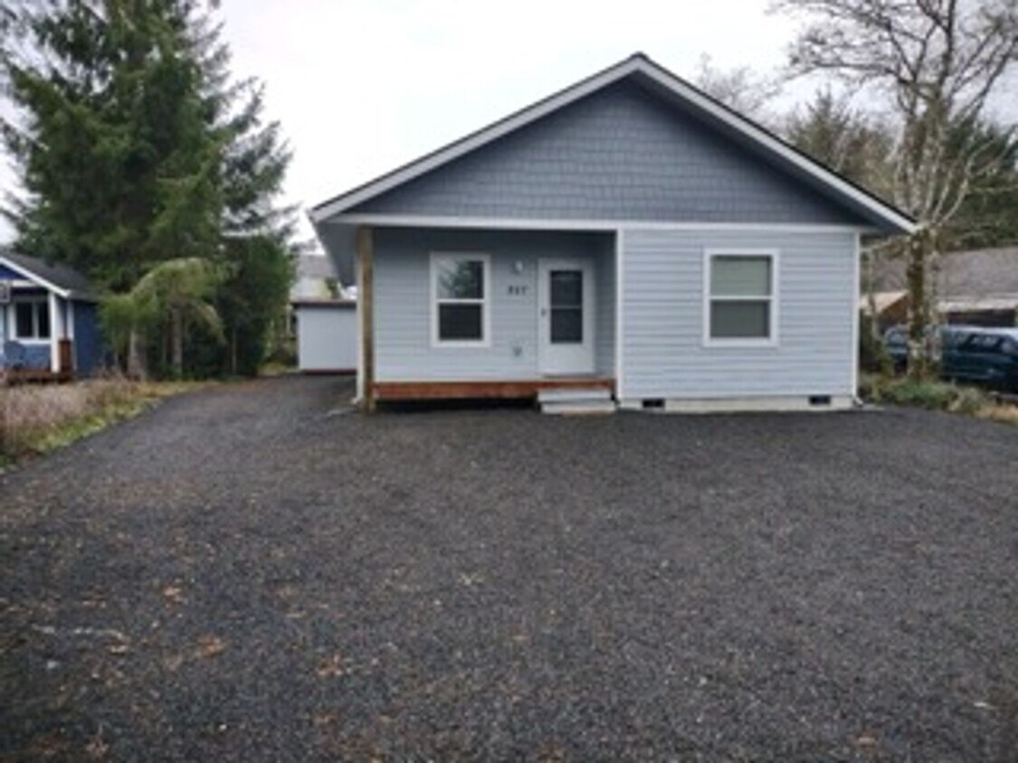 Primary Photo - Like New 2 BR 2 BA Beach Home
