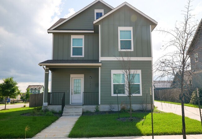 Building Photo - 2021 4/2.5 house in Devine Lake