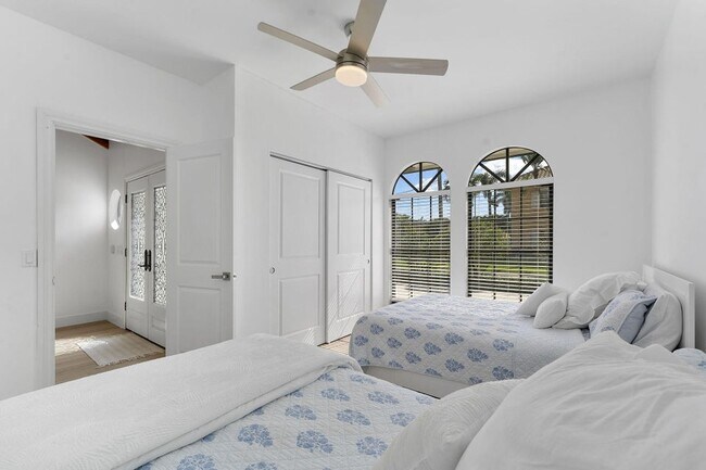 Foto del edificio - 150 Lucina Dr