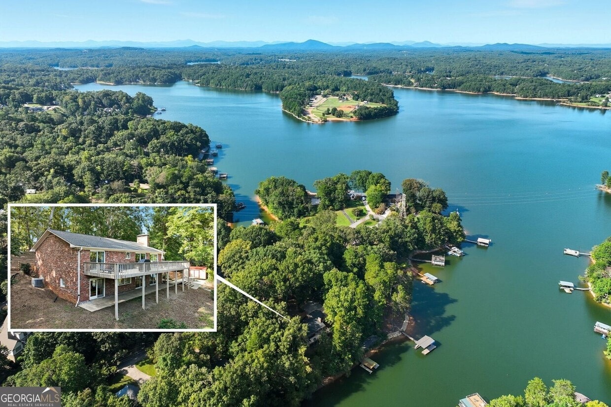 Primary Photo - Luxury Lakefront Retreat – Fully Furnished...