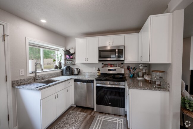 Luxury Apartments For Rent With Secure Remote photo