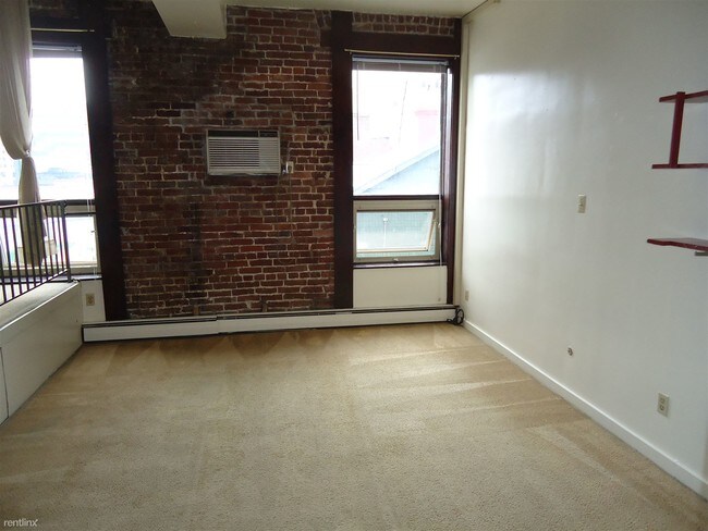 Foto del edificio - 1 br, 1 bath Apartment - 300 Meyran Avenue 2B