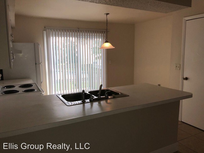 Building Photo - 2 br, 1 bath House - 1851 Caralee Blvd. #3