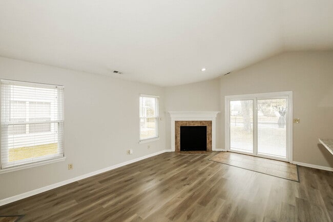 Building Photo - 10027 Park Glen Ct