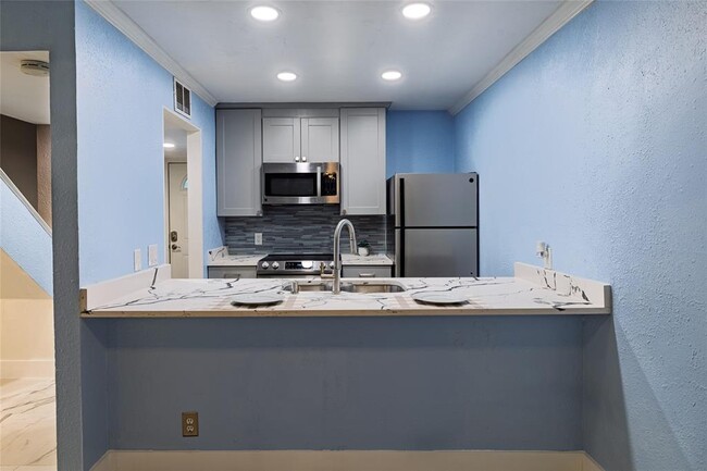 Foto del edificio - 6501 E Hill Dr