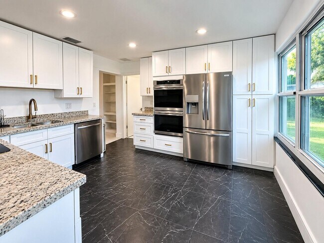Foto del edificio - 3051 SW 47th St