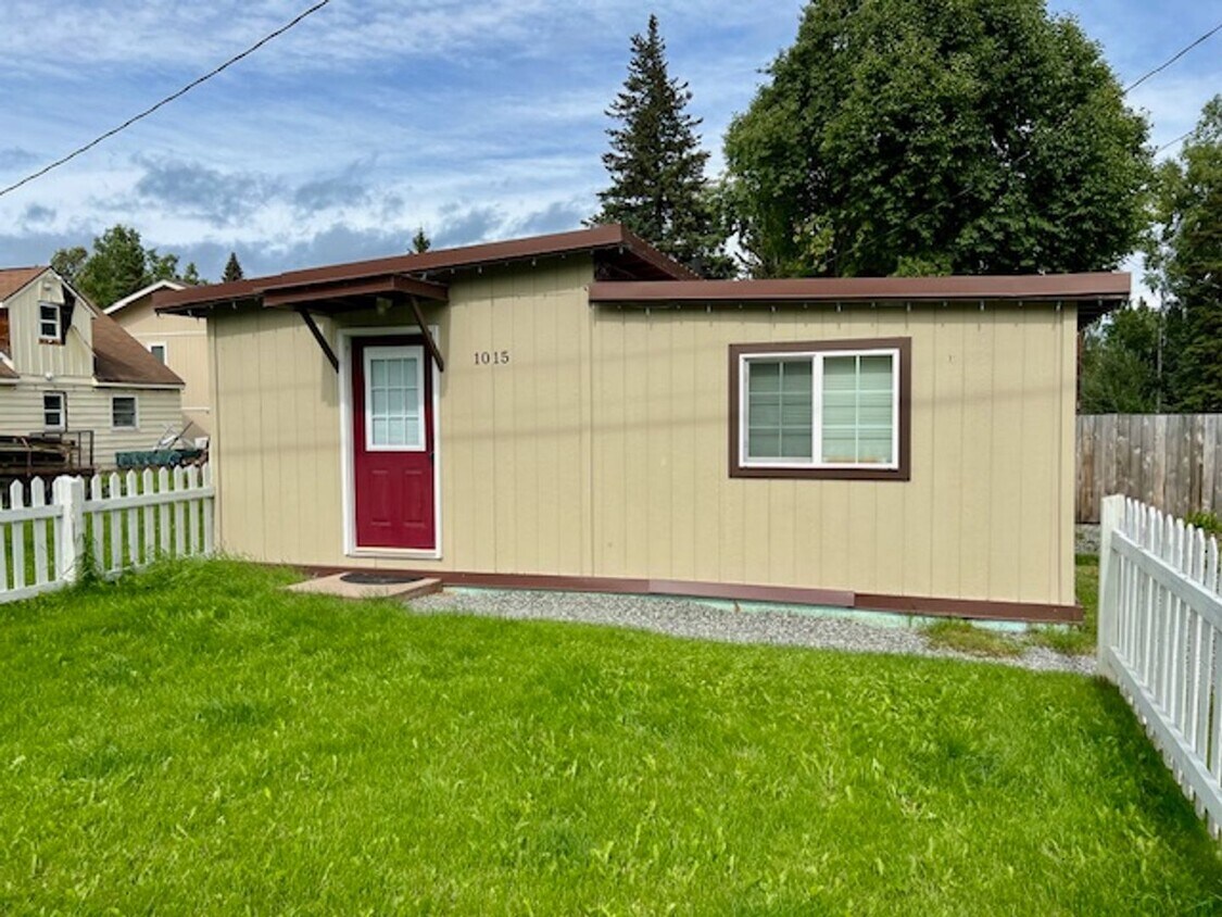 Primary Photo - Furnished One Bedroom Single Family Home