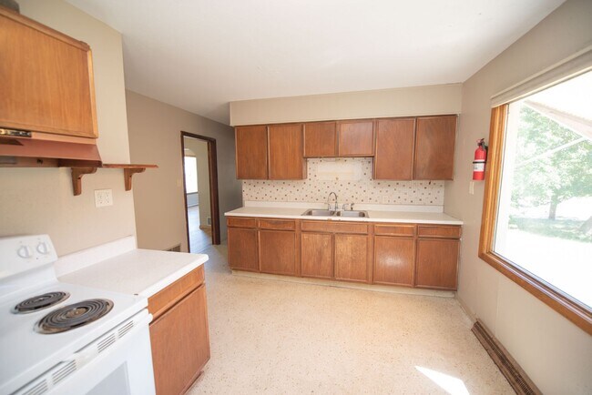 Building Photo - 1525 Briggs