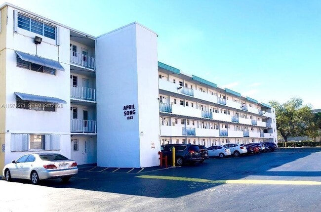 Foto del edificio - 1333 E Hallandale Beach Blvd