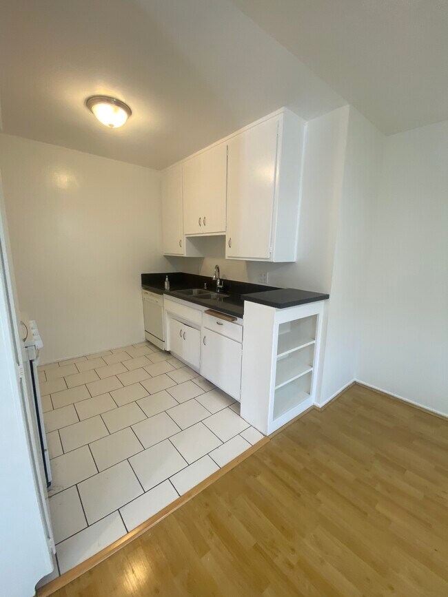 Foto del edificio - 1245 N Orange Dr