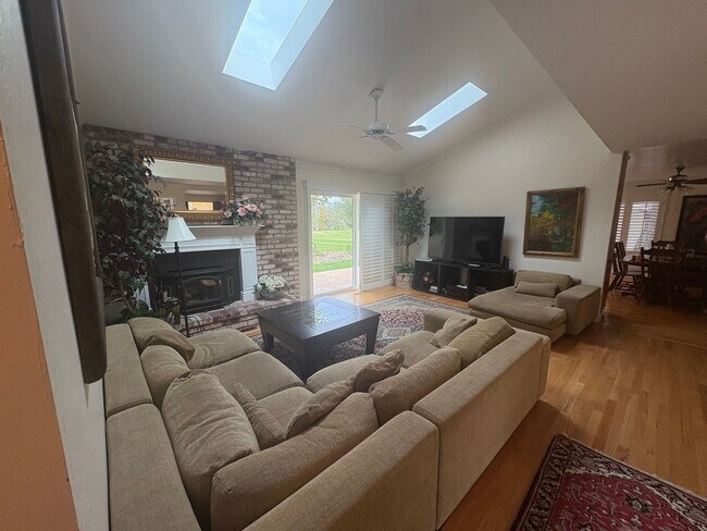 Foto del edificio - 19566 Chaffee Cir