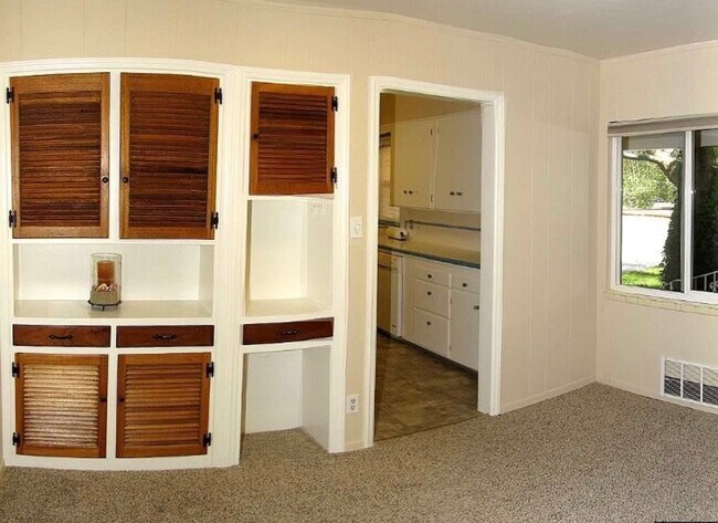 Foto del edificio - Available Mid-April – Beautiful 3 Bedroom Home on Hunter Lake Drive