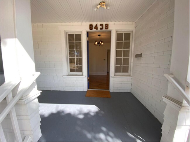 Foto del edificio - 8438 12th Ave SW