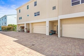 Building Photo - 1109 Pinellas Bayway S