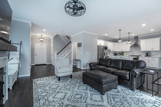Foto del edificio - 379 Hunter Drive