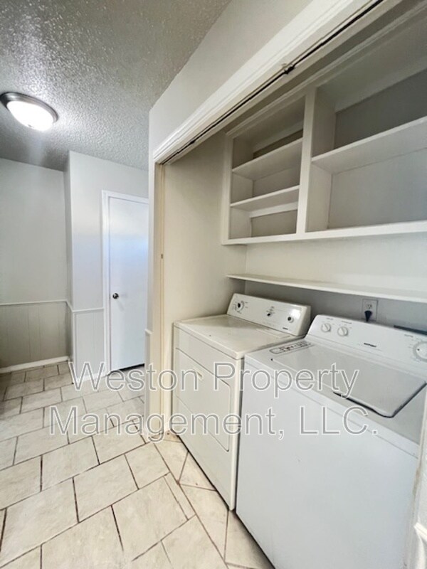 Foto del edificio - 1402 Bill Carrol Dr