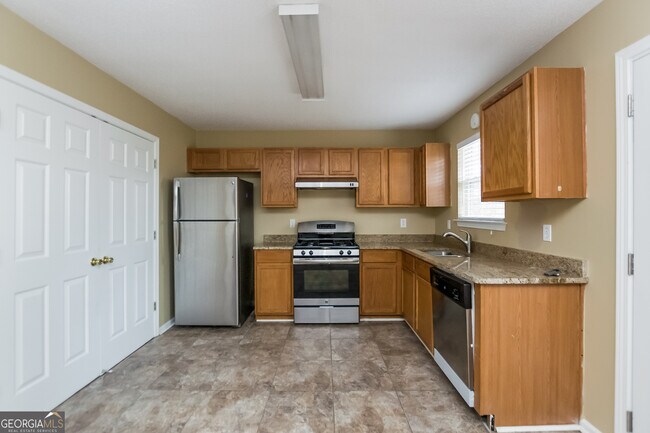 Building Photo - 3595 Broken Arrow Ct