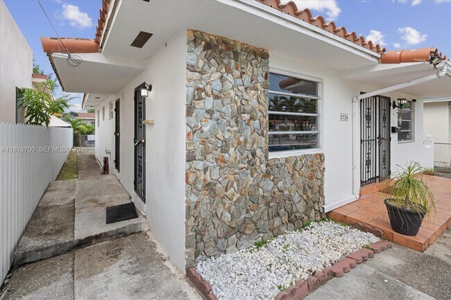 Foto del edificio - 5726 SW 20th St