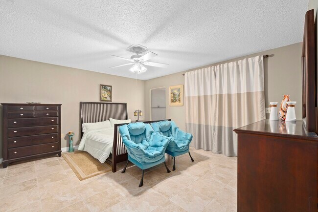 Foto del edificio - 4665 Oak Hill Dr