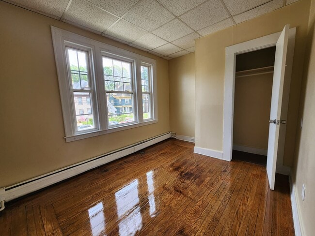 Building Photo - 206 Sherman Ave