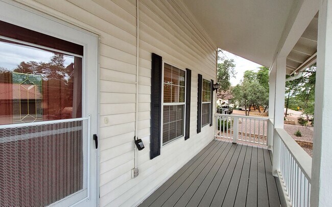 Building Photo - 107 W Sherwood Dr