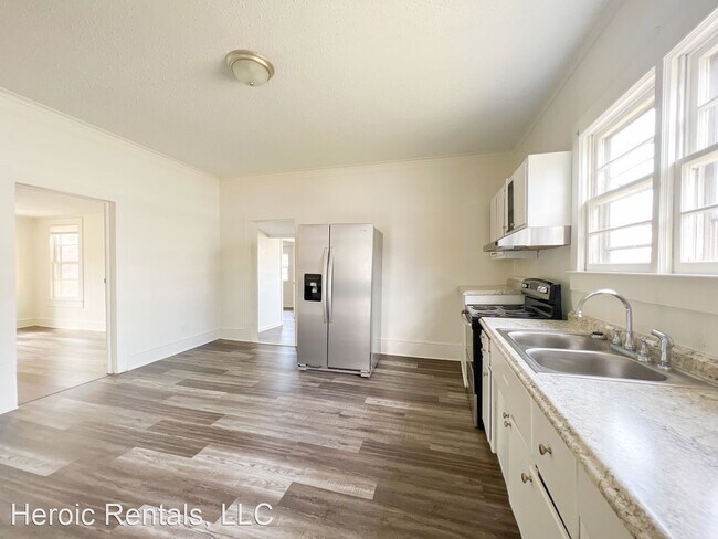 Building Photo - 3 br, 1 bath House - 390 Farley Street